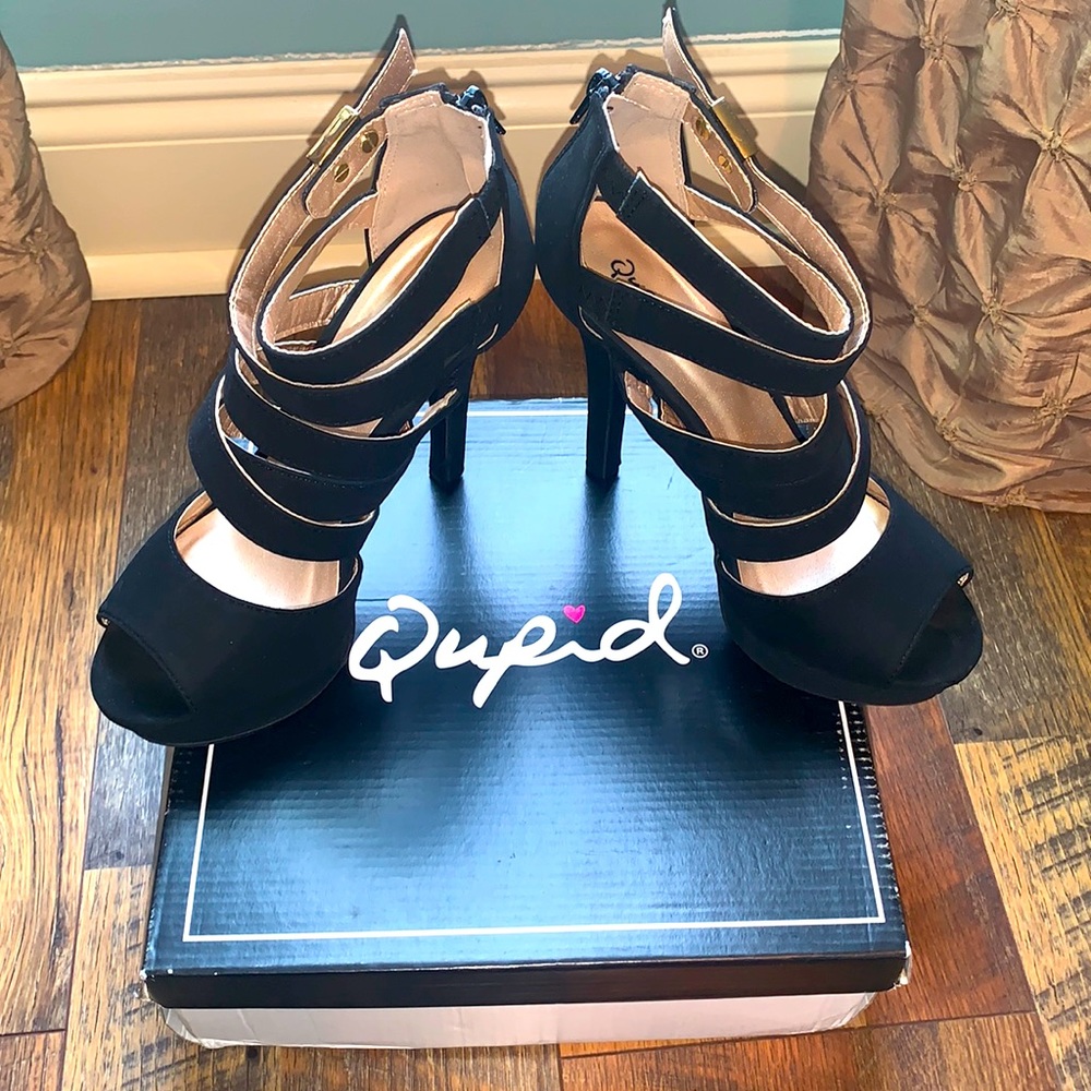 Qupid black platform peep toe heels